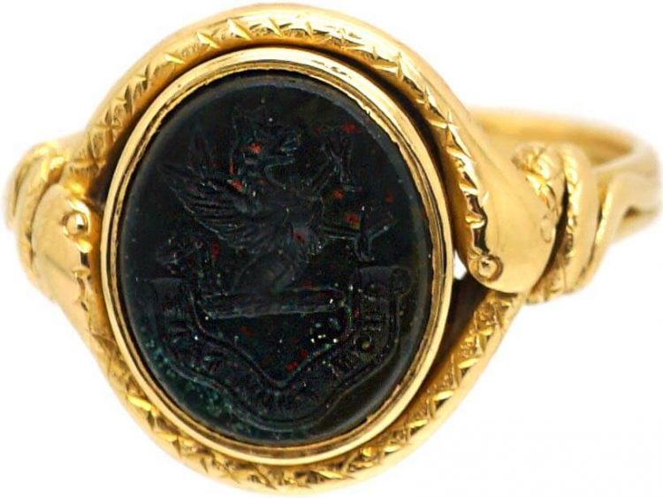 Victorian 18ct Gold Signet Ring set with a Bloodstone with Griffin Crest Intaglio