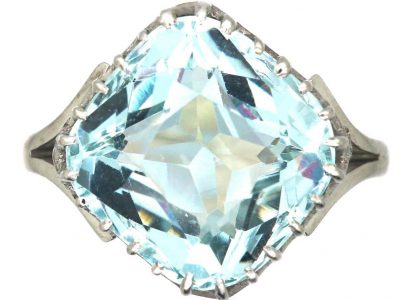 Art Deco 18ct White Gold Ring set with an Aquamarine