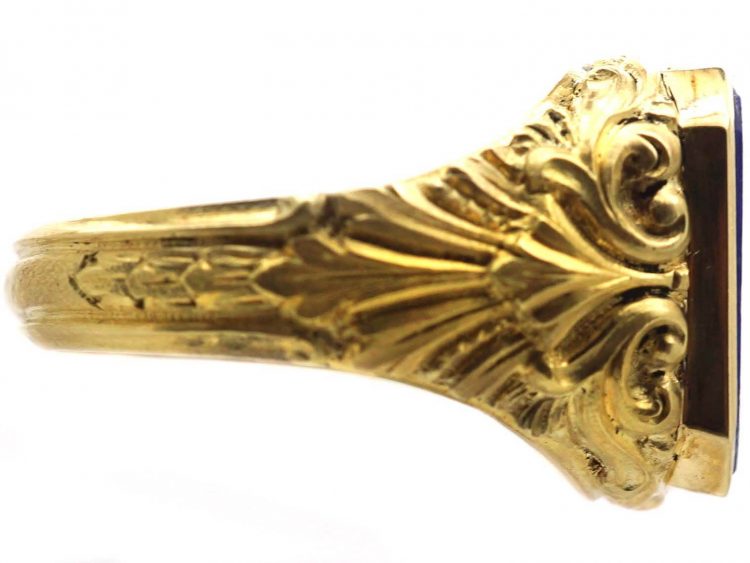 Edwardian 18ct Gold Signet Ring set with Lapis Lazuli