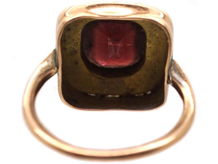 Edwardian 9ct Gold Ring set with a Garnet surrounded with Natural Split Pearls