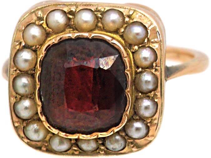 Edwardian 9ct Gold Ring set with a Garnet surrounded with Natural Split Pearls