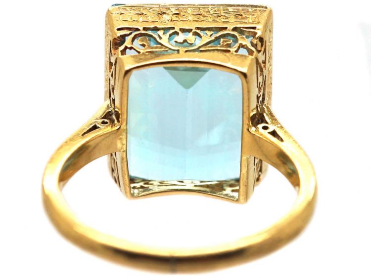Art Deco 18ct Gold Ring set with a Large Rectangular Cut Aquamarine