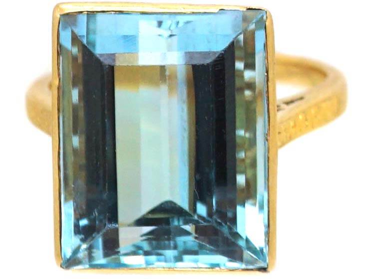 Art Deco 18ct Gold Ring set with a Large Rectangular Cut Aquamarine