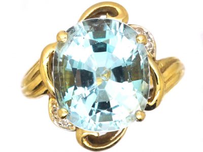 1950s 18ct Gold Ring set with an Aquamarine & Small Diamonds