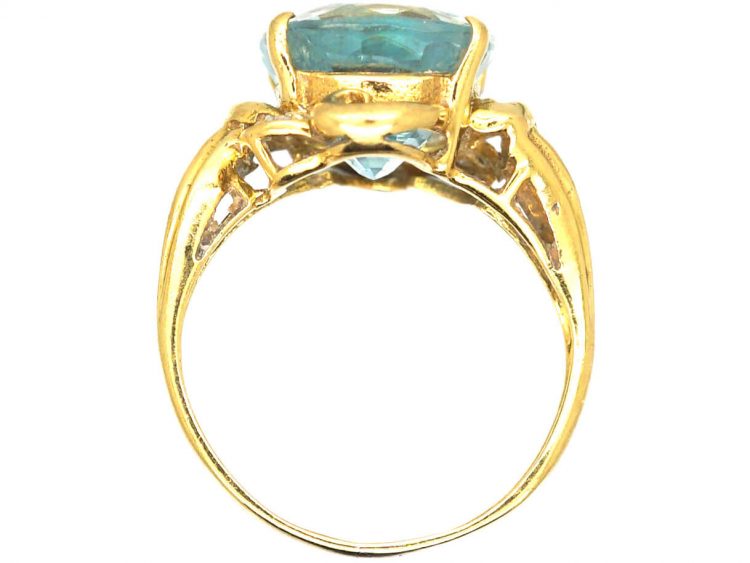 1950s 18ct Gold Ring set with an Aquamarine & Small Diamonds
