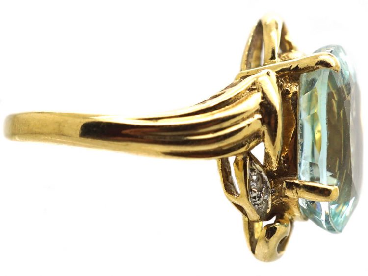 1950s 18ct Gold Ring set with an Aquamarine & Small Diamonds