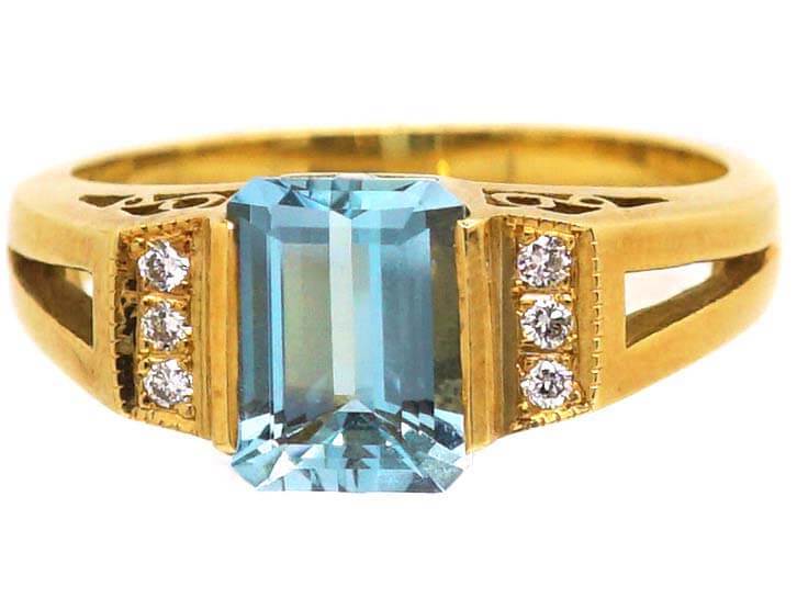 18ct Gold Ring set with a Rectangular Cut Aquamarine with Diamonds on Either Side