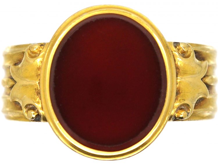 Victorian 18ct Gold Signet Ring set with a Plain Carnelian