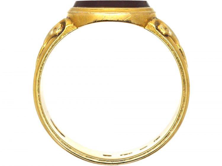 Victorian 18ct Gold Signet Ring set with a Plain Carnelian