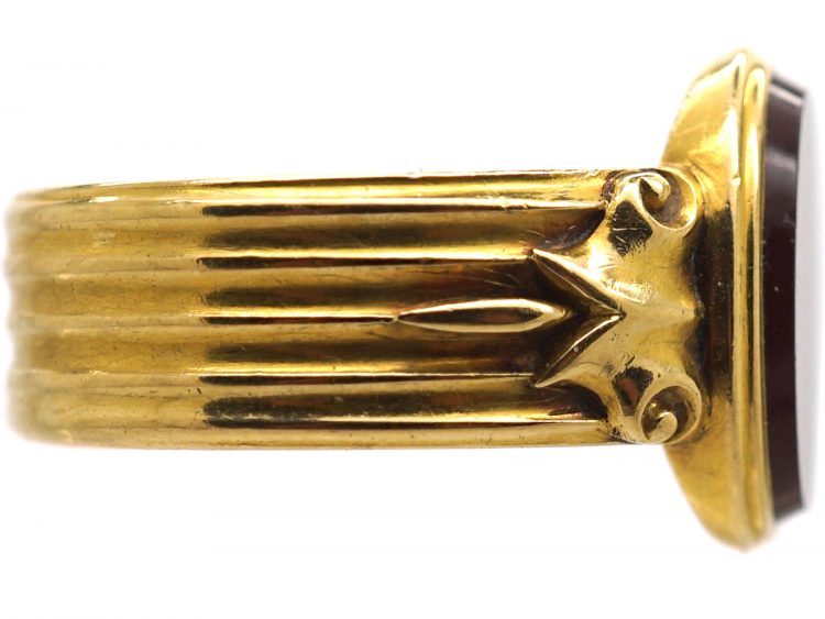 Victorian 18ct Gold Signet Ring set with a Plain Carnelian