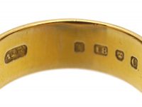 Victorian 18ct Gold Signet Ring set with a Plain Carnelian