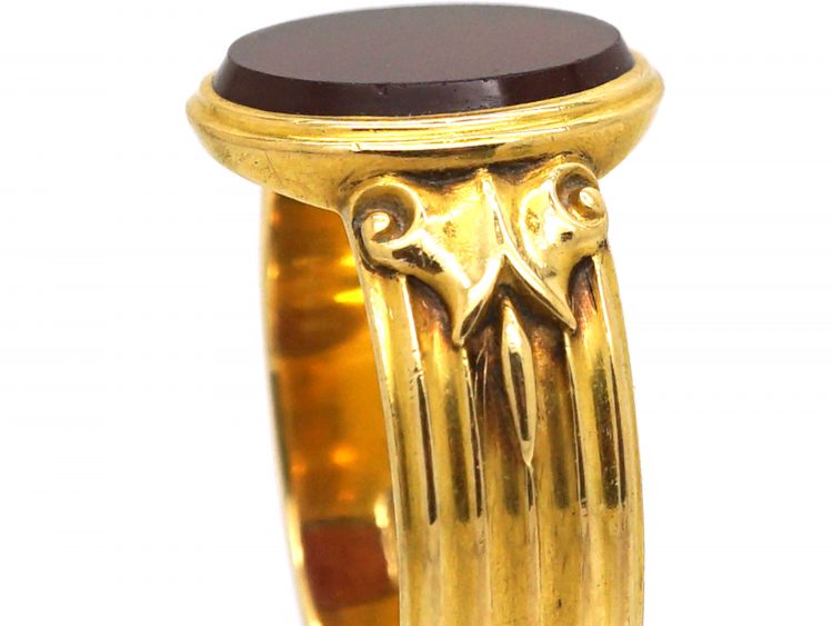 Victorian 18ct Gold Signet Ring set with a Plain Carnelian