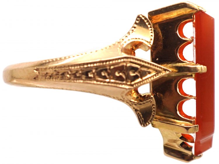 Victorian 15ct Gold Signet Ring with Shield Motif set with a Carnelian