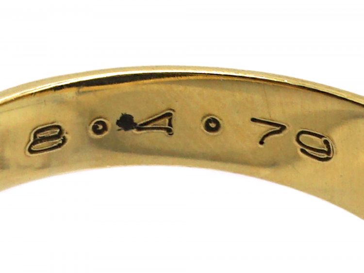 Mid 20th Century 14ct Gold Signet Ring set with Lapis Lazuli with an Intaglio of a Crest