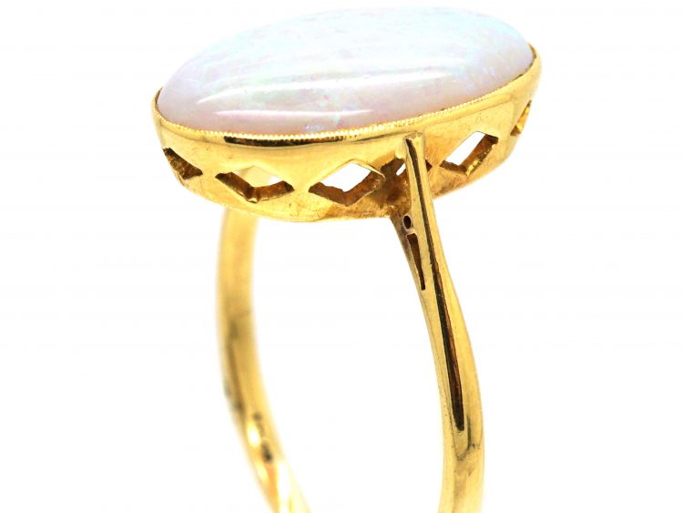 Early 20th Century 18ct Gold Ring set with a Large Opal