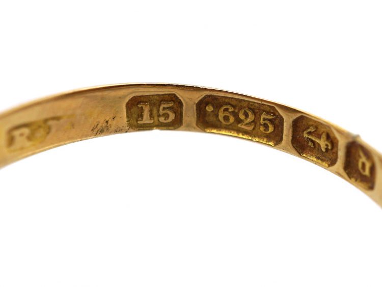 Victorian 15ct Gold Regard Ring with Hand Shoulders