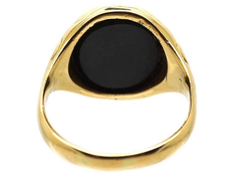 Victorian 18ct Gold Signet Ring set with a Bloodstone with Intaglio of a Cat
