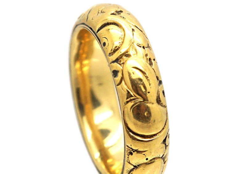 Georgian 18ct Gold Wedding Ring with Repousse Decoration