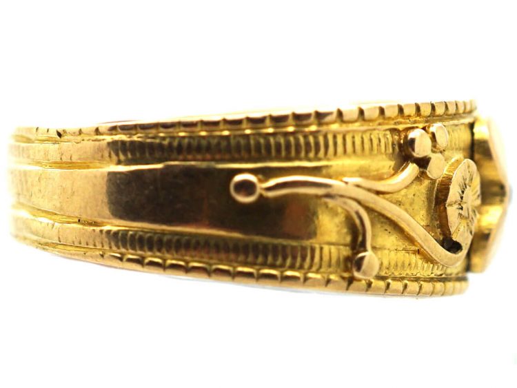 Edwardian 18ct Gold Ring with Flower Motifs and set with a Diamond