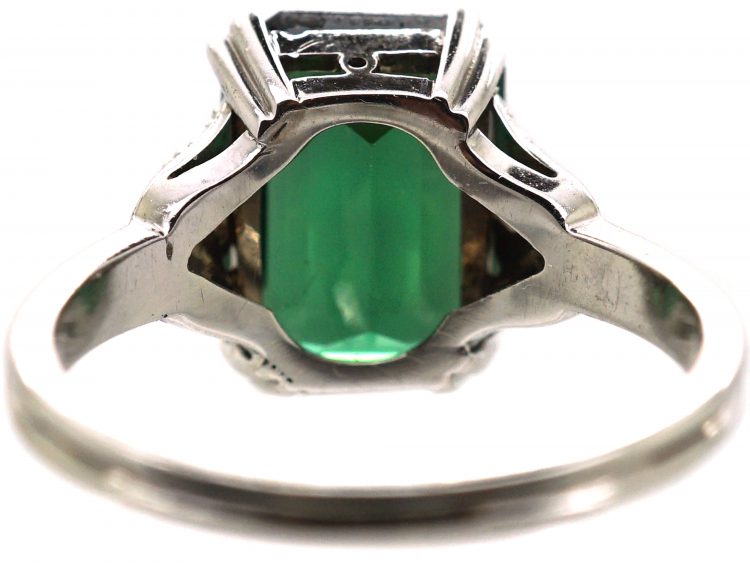 Early 20th Century 14ct White Gold Ring set with a Green Tourmaline with Diamond Set Shoulders