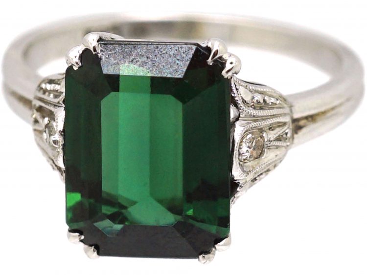 Early 20th Century 14ct White Gold Ring set with a Green Tourmaline with Diamond Set Shoulders