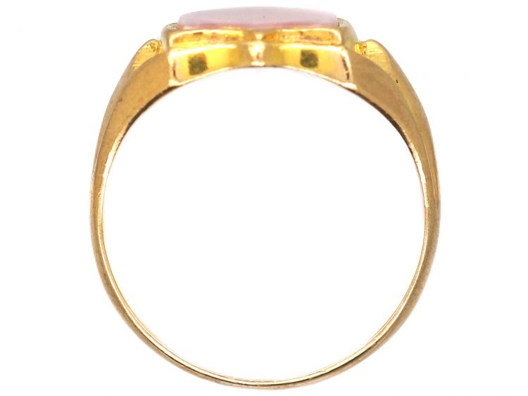 Edwardian 9ct Gold Signet Ring with a Shield set with a Carnelian