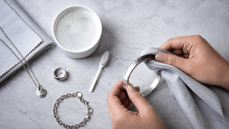 How to Clean Silver Jewellery at Home
