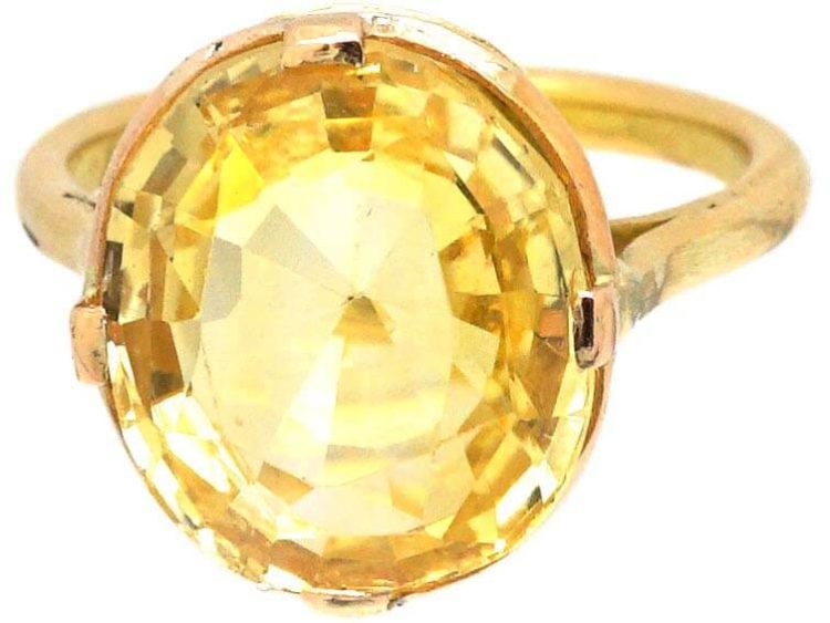 Early 20th Century 18ct Gold Ring set with a Yellow Sapphire