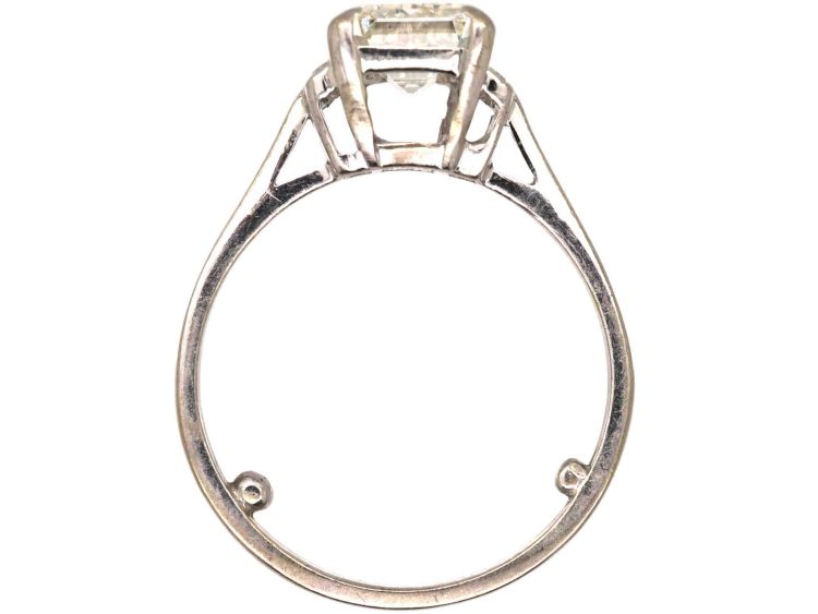 Art Deco 18ct White Gold Ring set with a Rectangular Cut Diamond with Baguette Cut Diamond Shoulders