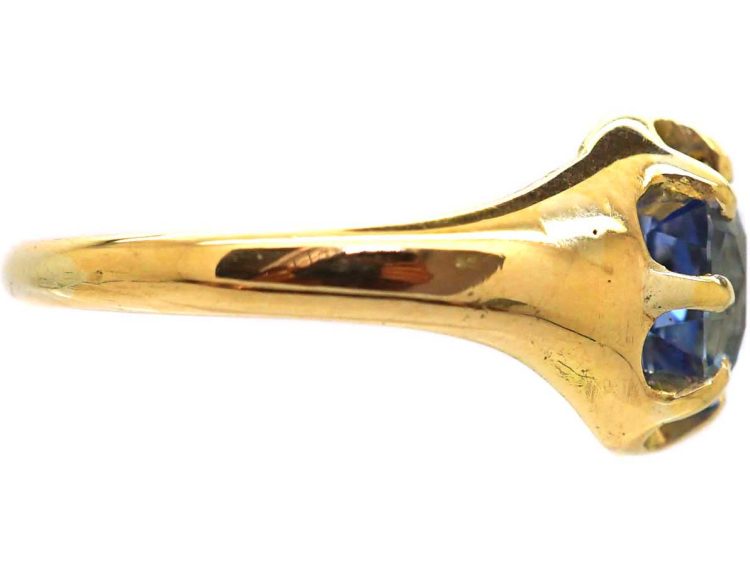 Victorian 18ct Gold Ring set with a Sapphire