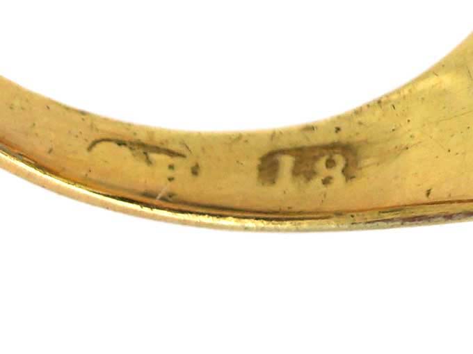 Victorian 18ct Gold Ring set with a Sapphire