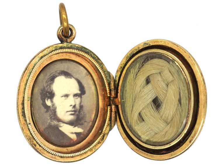 Victorian 9ct Back & Front Oval Engraved Locket