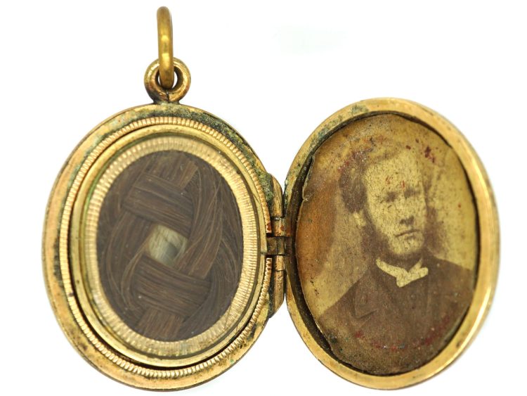 Victorian 9ct Back & Front Oval Engraved Locket
