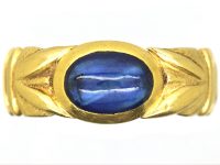 Early 20th Century 18ct Gold Ring set with a Cabochon Star Sapphire