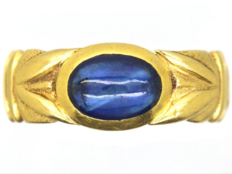 Early 20th Century 18ct Gold Ring set with a Cabochon Star Sapphire