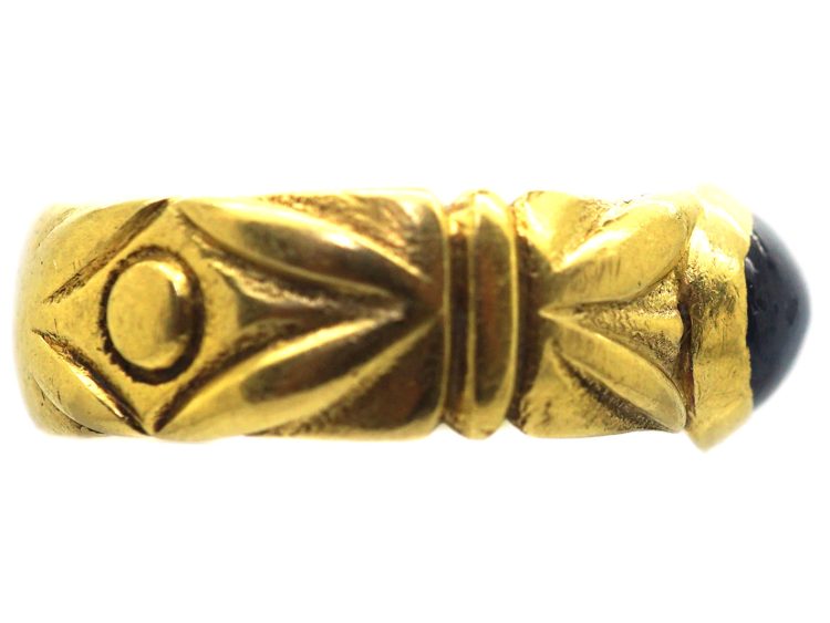 Early 20th Century 18ct Gold Ring set with a Cabochon Star Sapphire