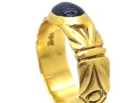 Early 20th Century 18ct Gold Ring set with a Cabochon Star Sapphire