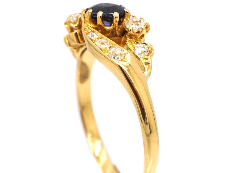 Edwardian 18ct Gold Ring set with a Sapphire with Diamond Shoulders