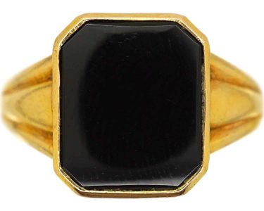 Mid 20th Century Swedish 18ct Gold Signet Ring set with an Onyx