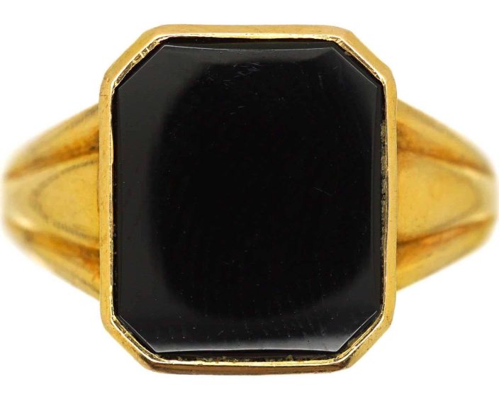 Mid 20th Century Swedish 18ct Gold Signet Ring set with an Onyx