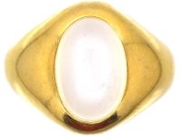 Mid 20th Century 18ct Gold Ring set with a Cabochon Moonstone