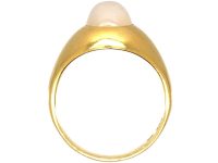 Mid 20th Century 18ct Gold Ring set with a Cabochon Moonstone