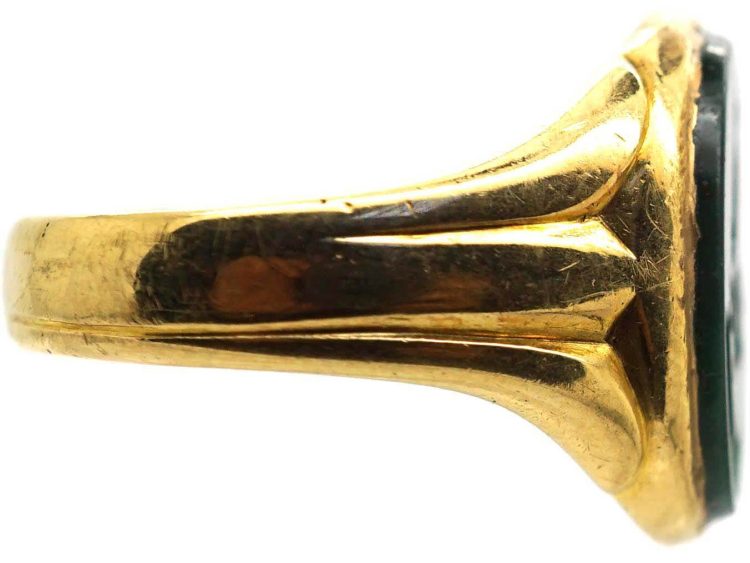 Victorian 18ct Gold Signet Ring set with a Bloodstone with Intaglio of a Bird Holding a Fish