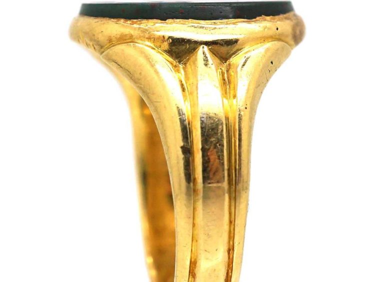 Victorian 18ct Gold Signet Ring set with a Bloodstone with Intaglio of a Bird Holding a Fish