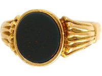 Victorian 18ct Gold Signet Ring set with a Bloodstone