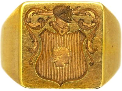 French Early 20th Century 18ct Gold Signet Ring with Crest Intaglio
