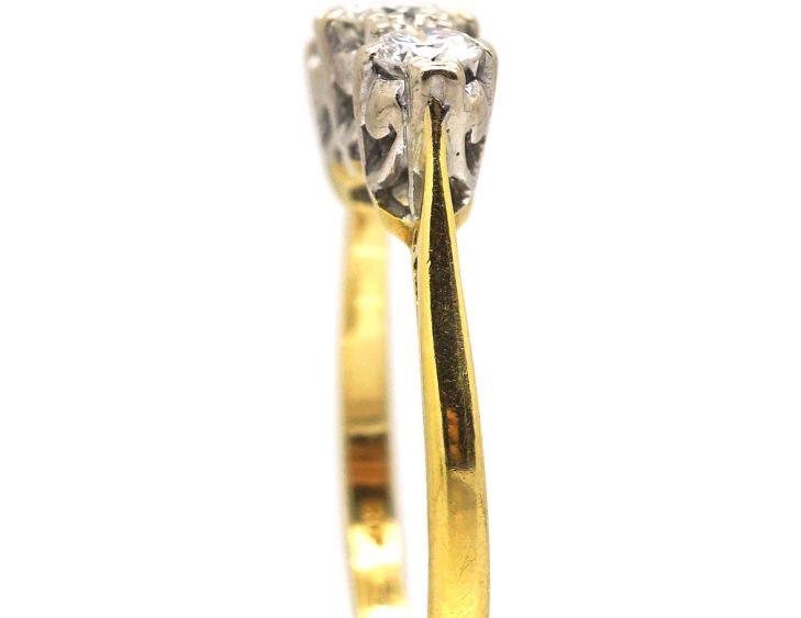18K 金三石明亮式切工钻石戒指
