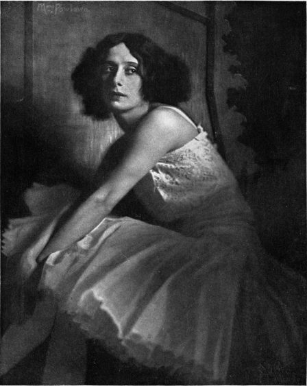 Ballet and Antique Jewellery: A Love Affair in Light and Movement