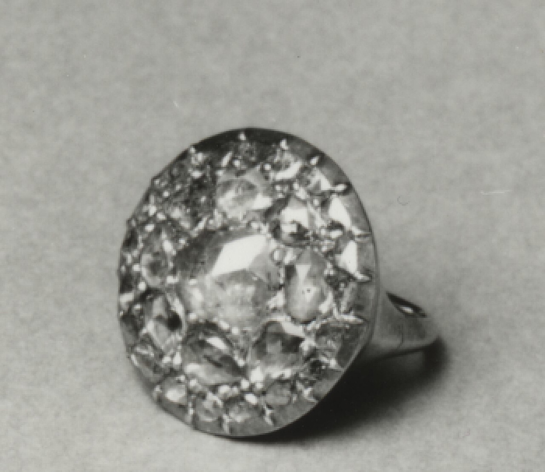 French ring with a cluster of stones